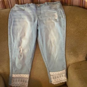 Light washed Jean capris
